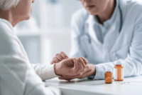Doctor examining a patient after the FDA thyroid tablet recall involving superpotent Vitruvias lot 504950.