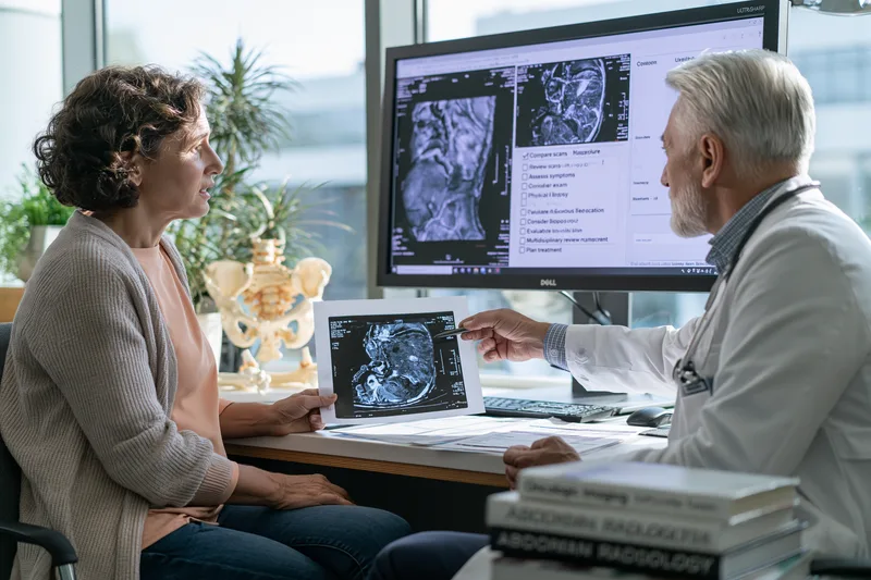 How suspected desmoid tumor recurrence is assessed